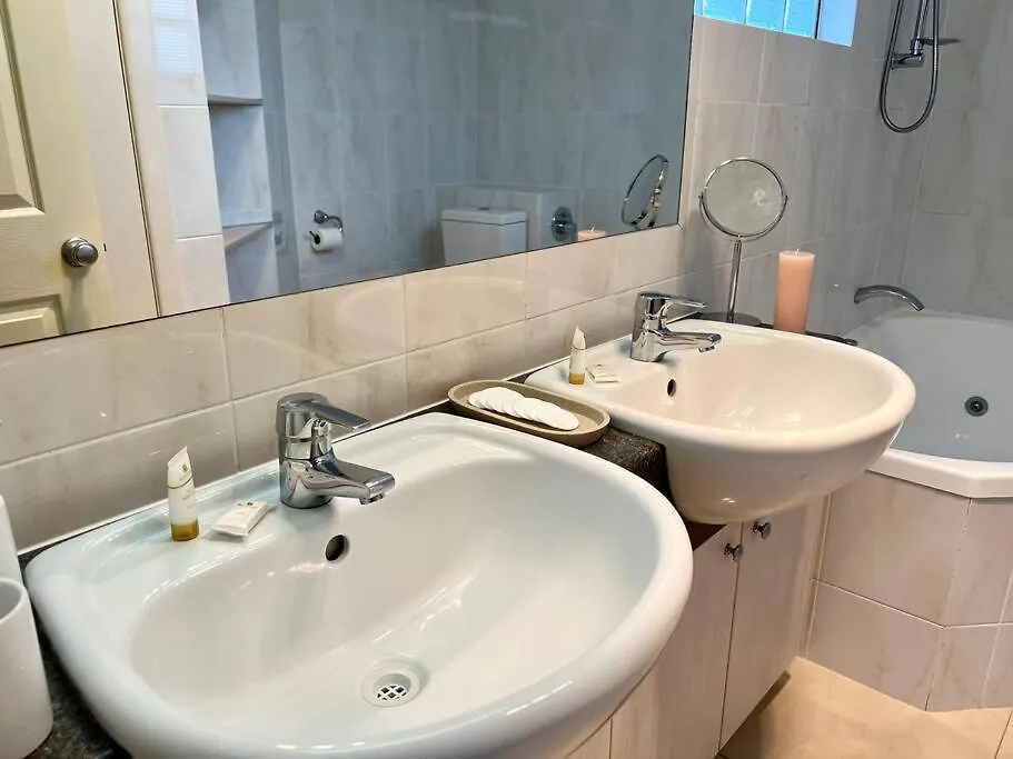 2-Bed Acropol Apartment With Balcony & Parking Brisbane