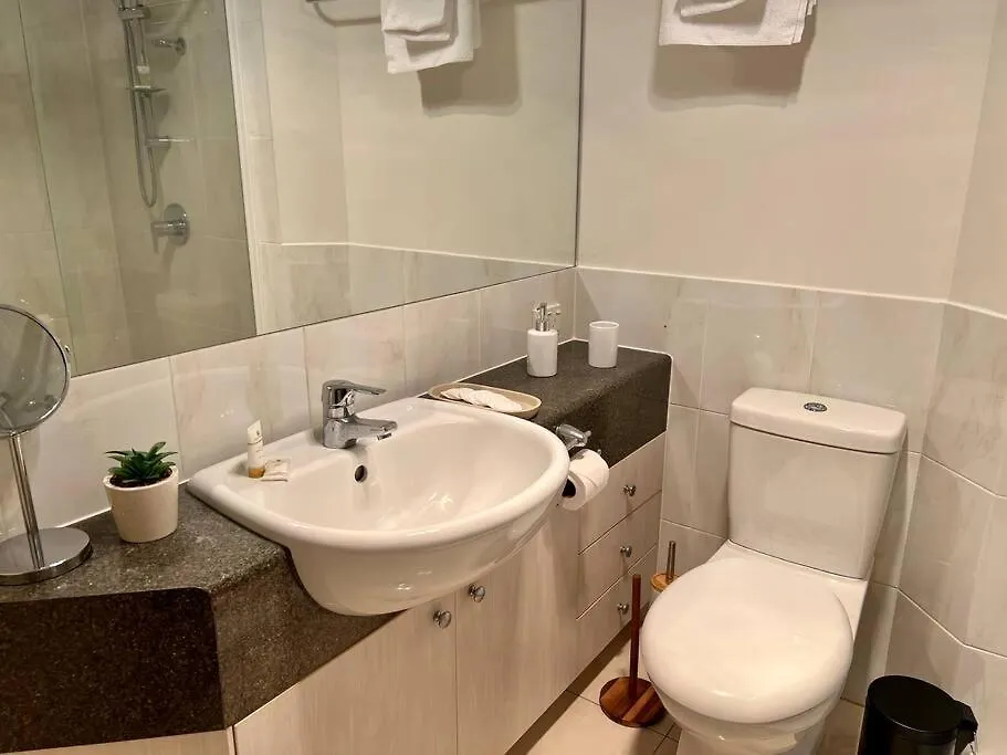 2-Bed Acropol Apartment With Balcony & Parking Brisbane