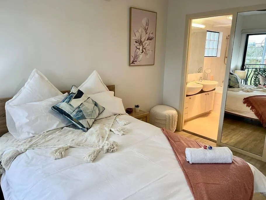 2-Bed Acropol Apartment With Balcony & Parking Brisbane