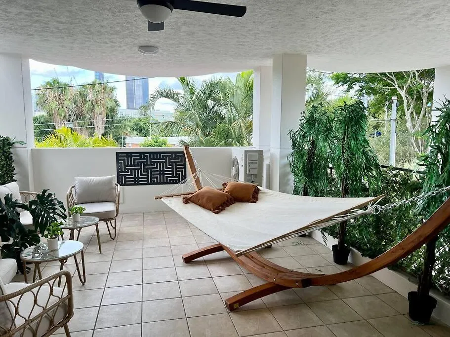 2-Bed Acropol Apartment With Balcony & Parking Brisbane Australien