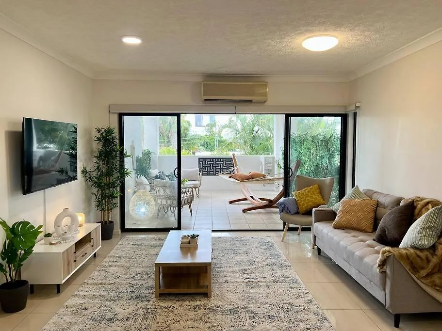 2-Bed Acropol Apartment With Balcony & Parking Brisbane Australien