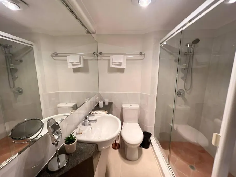 2-Bed Acropol Apartment With Balcony & Parking Brisbane